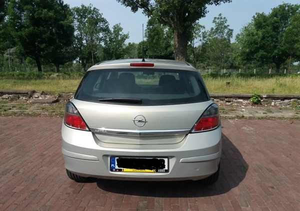 Opel Astra cena 14600 przebieg: 218000, rok produkcji 2009 z Warszawa małe 67